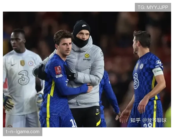 克鲁伊夫经典比赛再现传奇时刻：战术智慧与团队协作的完美典范