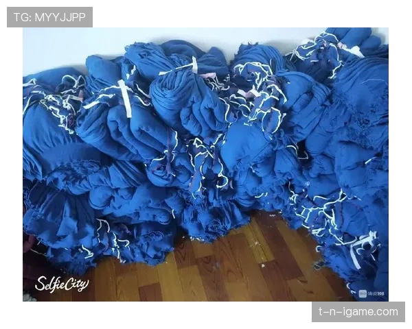 黄东萍随手拎个包就把我一年的工资打包了